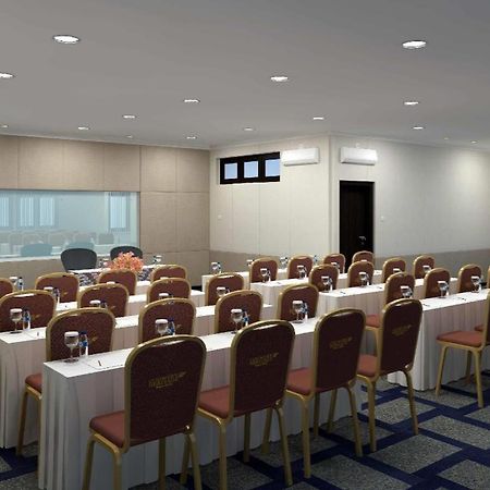 Country Heritage Resort Hotel Surabaya Exterior foto