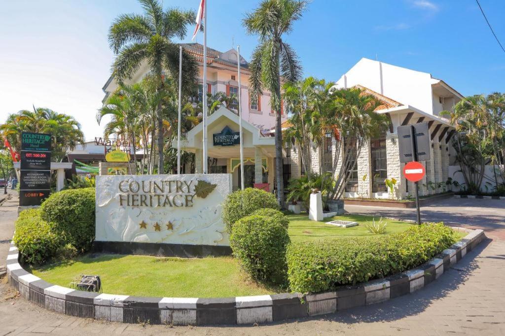Country Heritage Resort Hotel Surabaya Exterior foto