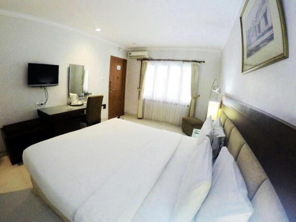 Country Heritage Resort Hotel Surabaya Exterior foto