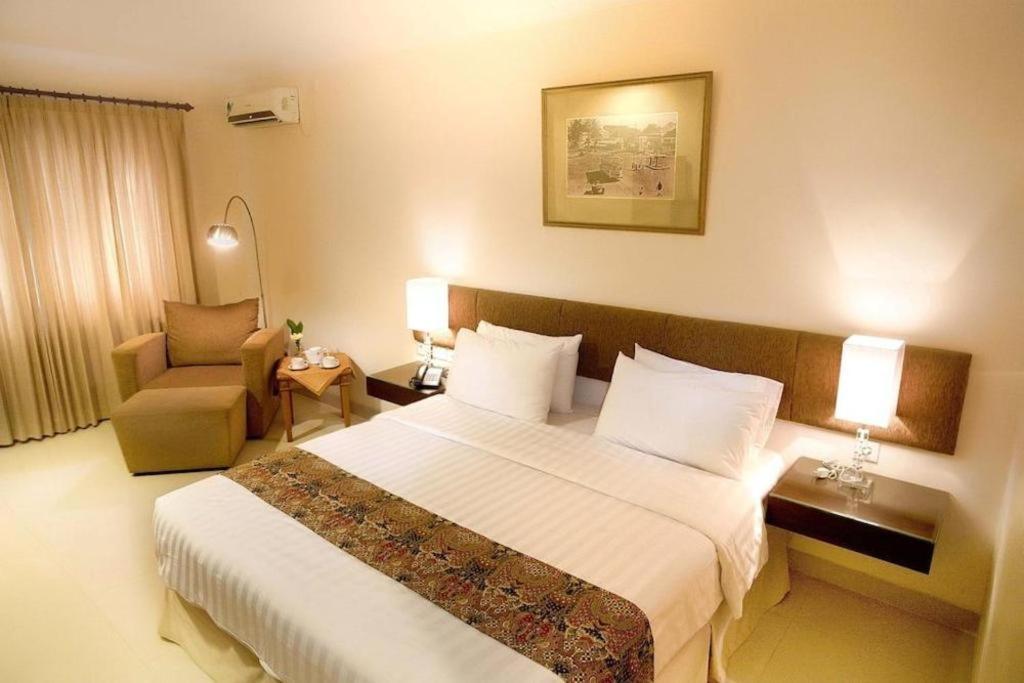 Country Heritage Resort Hotel Surabaya Exterior foto