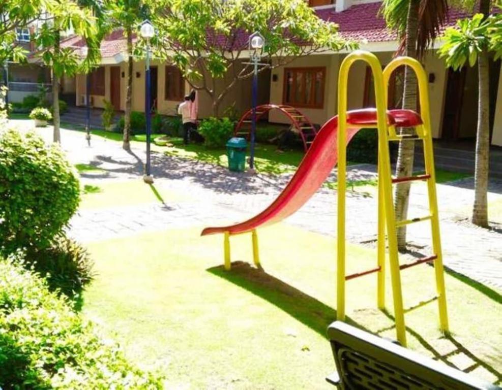 Country Heritage Resort Hotel Surabaya Exterior foto