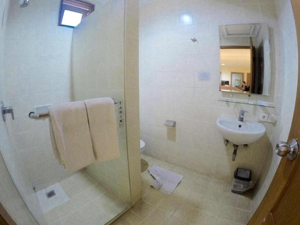 Country Heritage Resort Hotel Surabaya Exterior foto