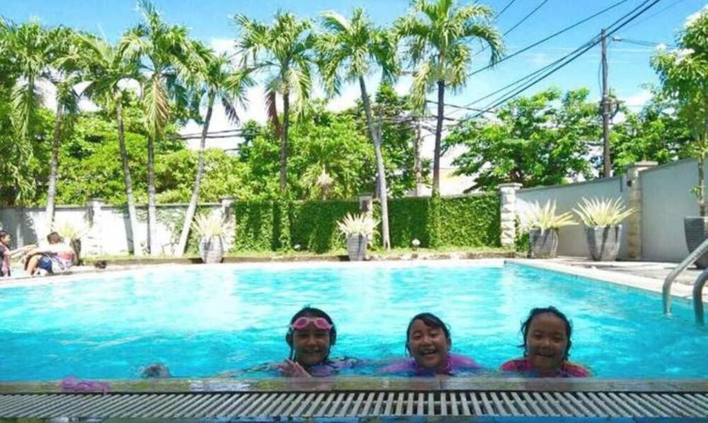 Country Heritage Resort Hotel Surabaya Exterior foto