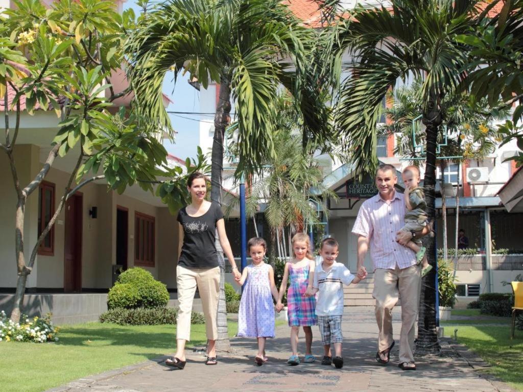 Country Heritage Resort Hotel Surabaya Exterior foto