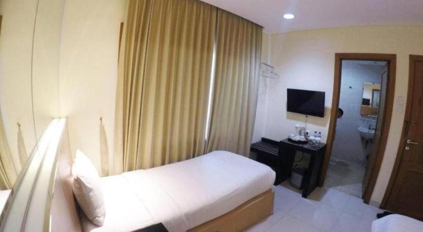 Country Heritage Resort Hotel Surabaya Exterior foto